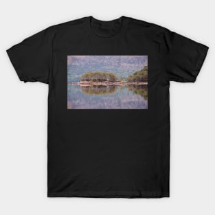 Loch Maree islands T-Shirt